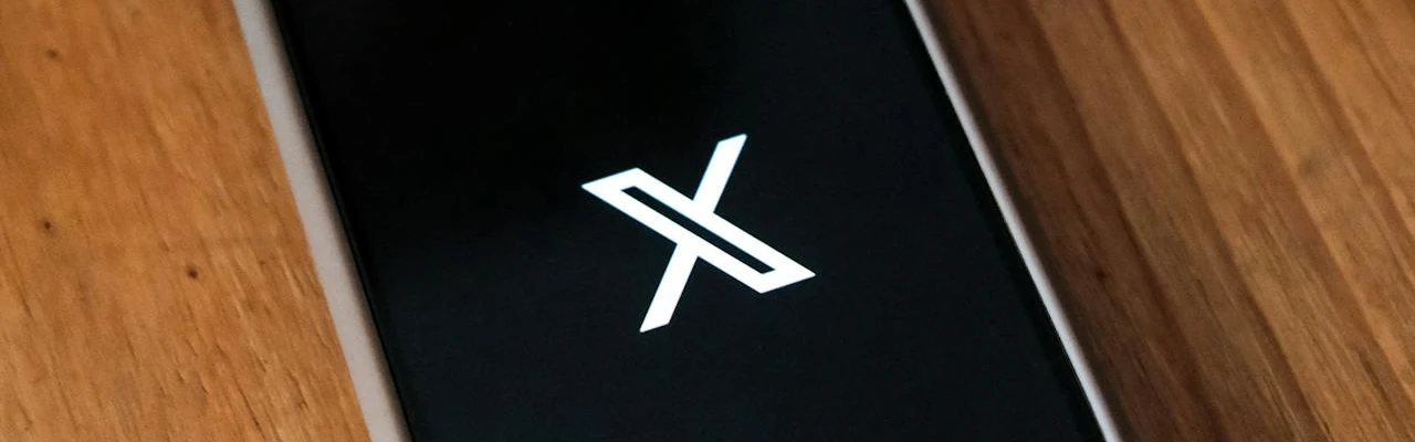 Logo de X en un telèfon